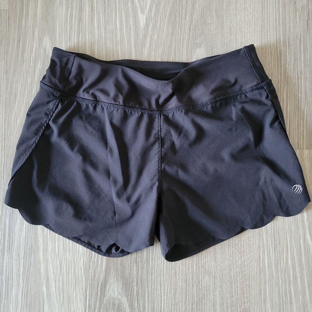 MPG Scallop Hem Women's Black Athletic Shorts With Back Waistband Pocket Lined